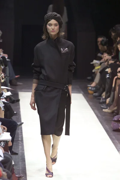 Look 16